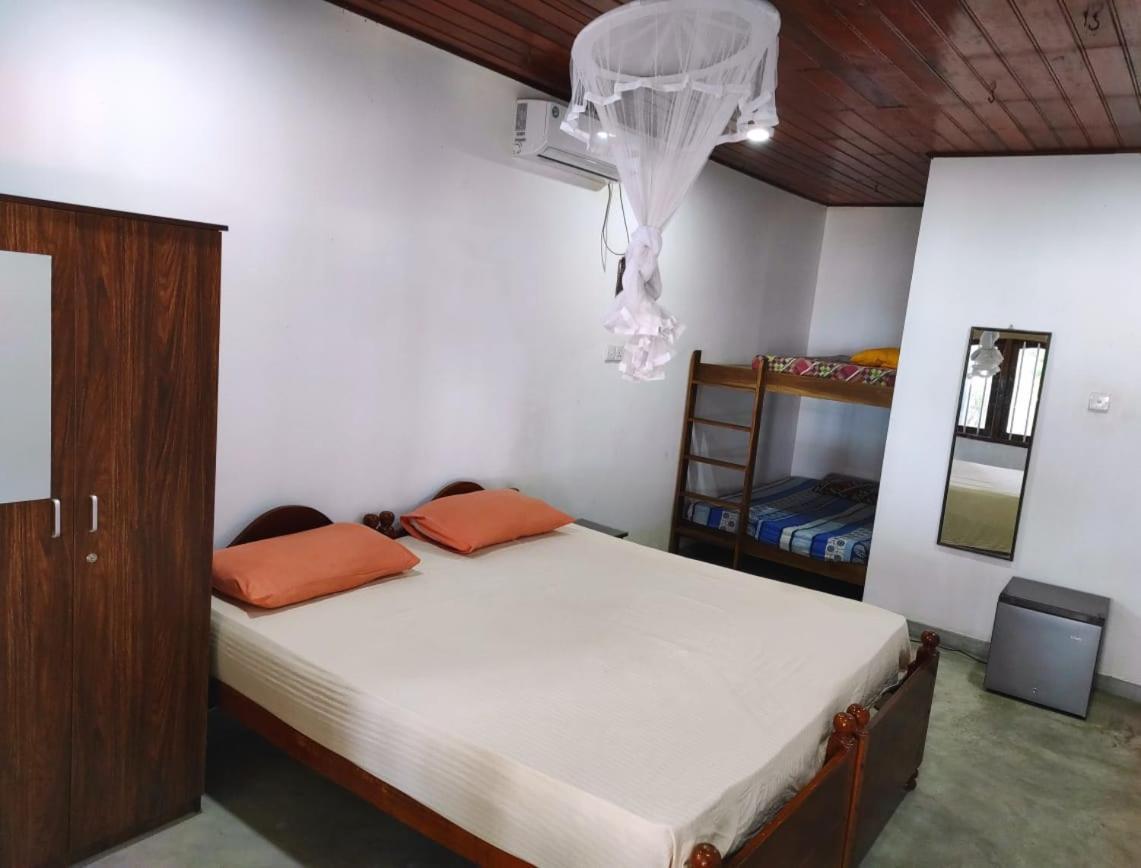 Blue Corals Beach Bungalow Матара Экстерьер фото