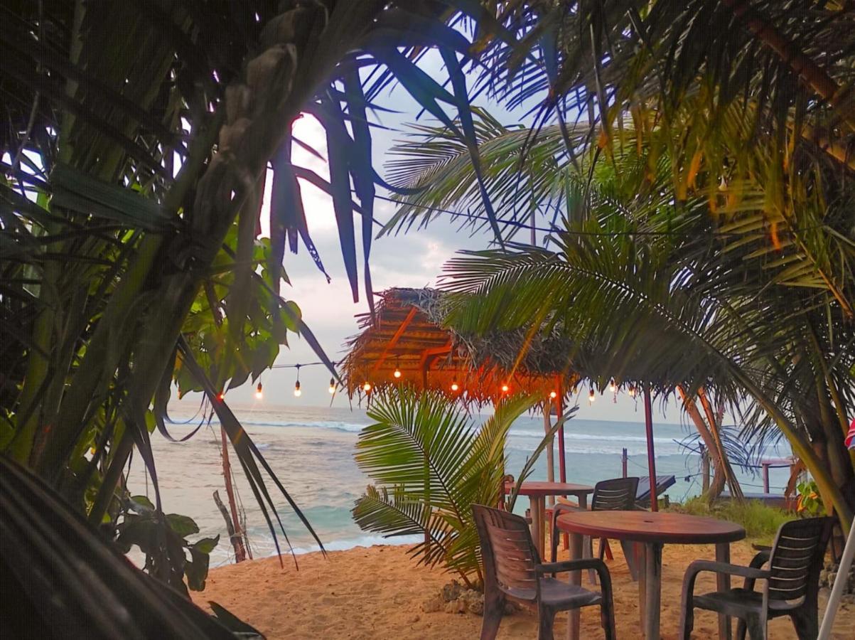 Blue Corals Beach Bungalow Матара Экстерьер фото